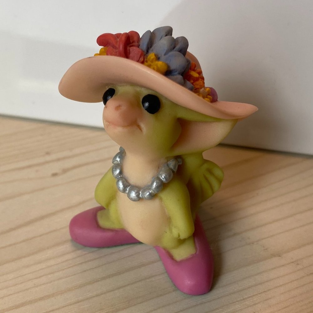 Pocket Dragons Lady Big Hat